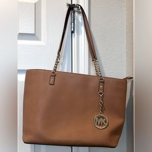 MK shoulder bag pre-loved.
